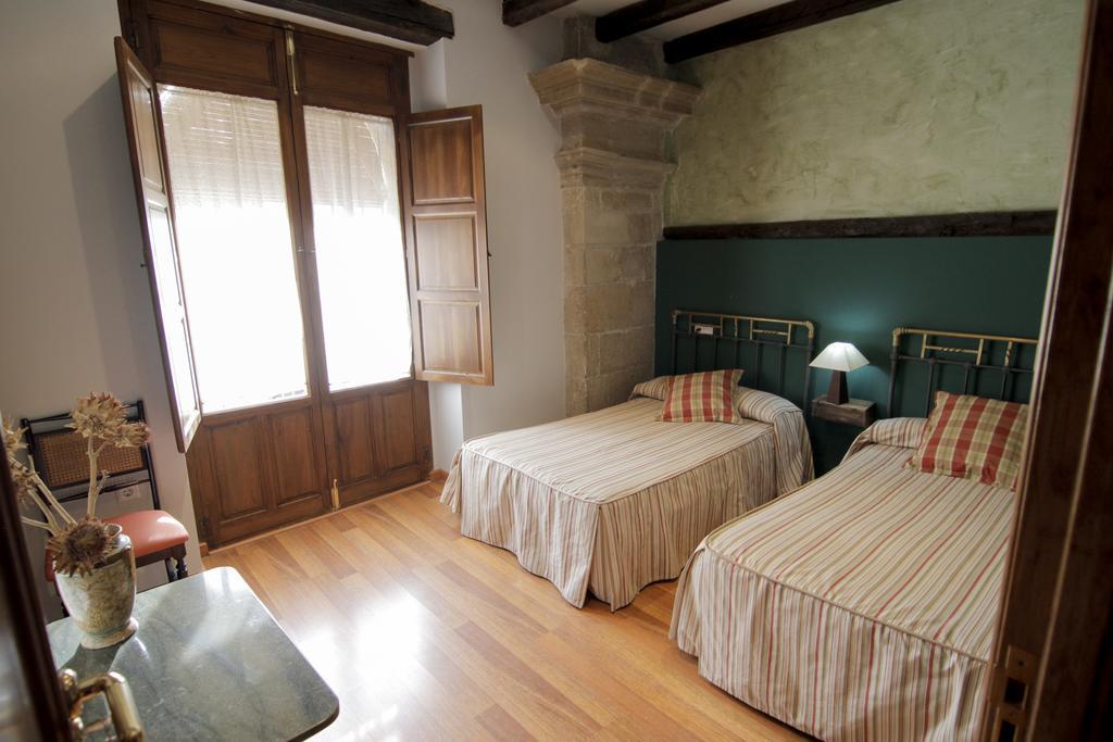 Vivienda Turistica Yamaries Hotel อูเบดา ภายนอก รูปภาพ