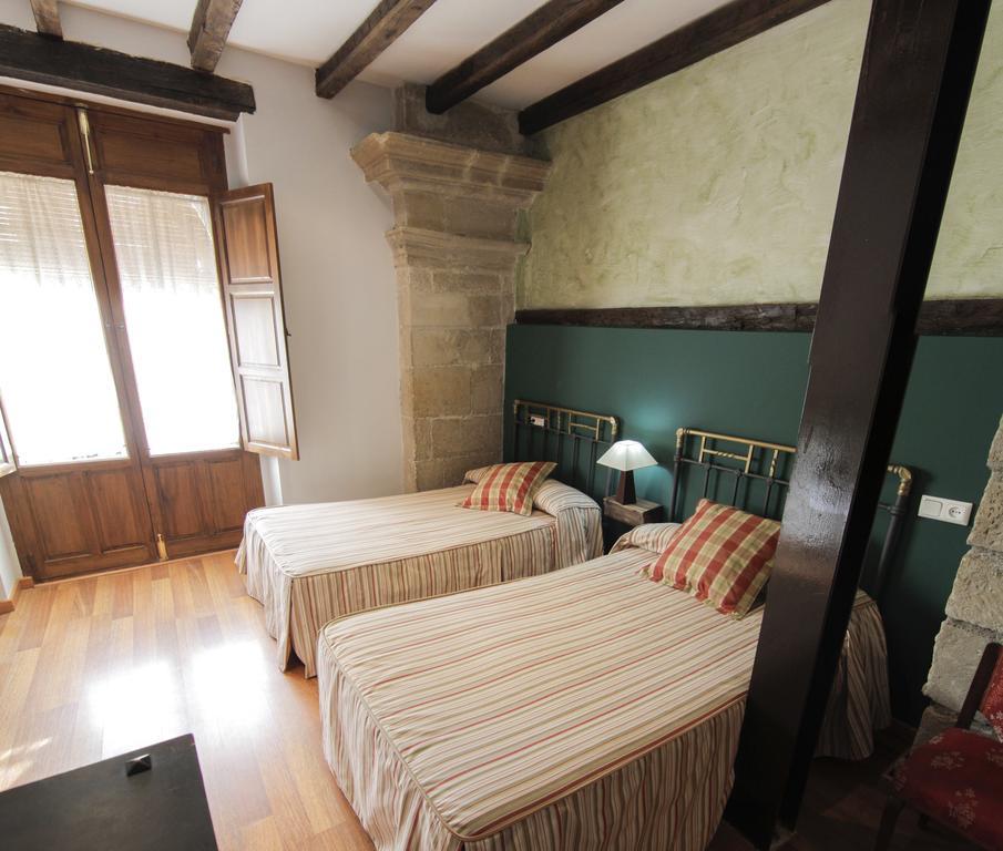 Vivienda Turistica Yamaries Hotel อูเบดา ภายนอก รูปภาพ